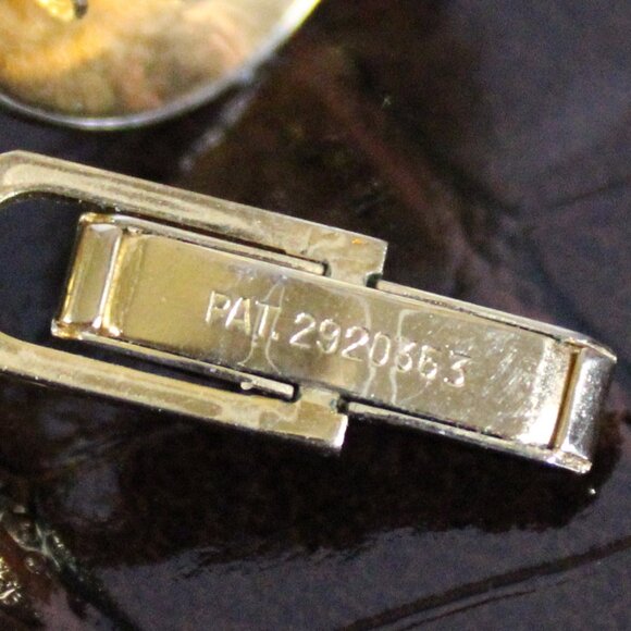 Vintage 1960s Gold Tone Metal White Natural Stone 3/4"⚡️BUY 3 for $55⚡️ - Picture 8 of 9